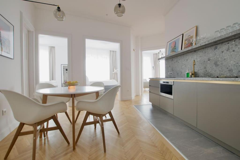 Premium Apartment By Hi - Central 2 Bedroom - Best View Budapeszt Zewnętrze zdjęcie
