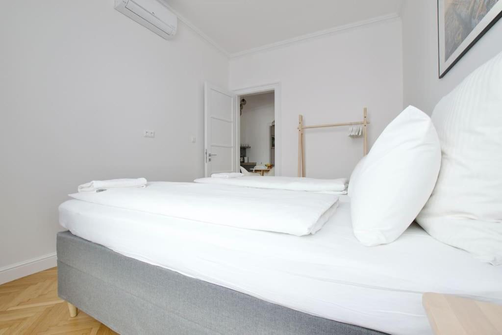 Premium Apartment By Hi - Central 2 Bedroom - Best View Budapeszt Zewnętrze zdjęcie