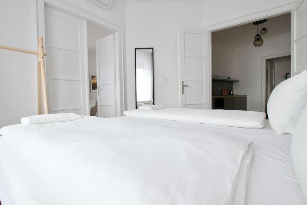 Premium Apartment By Hi - Central 2 Bedroom - Best View Budapeszt Zewnętrze zdjęcie