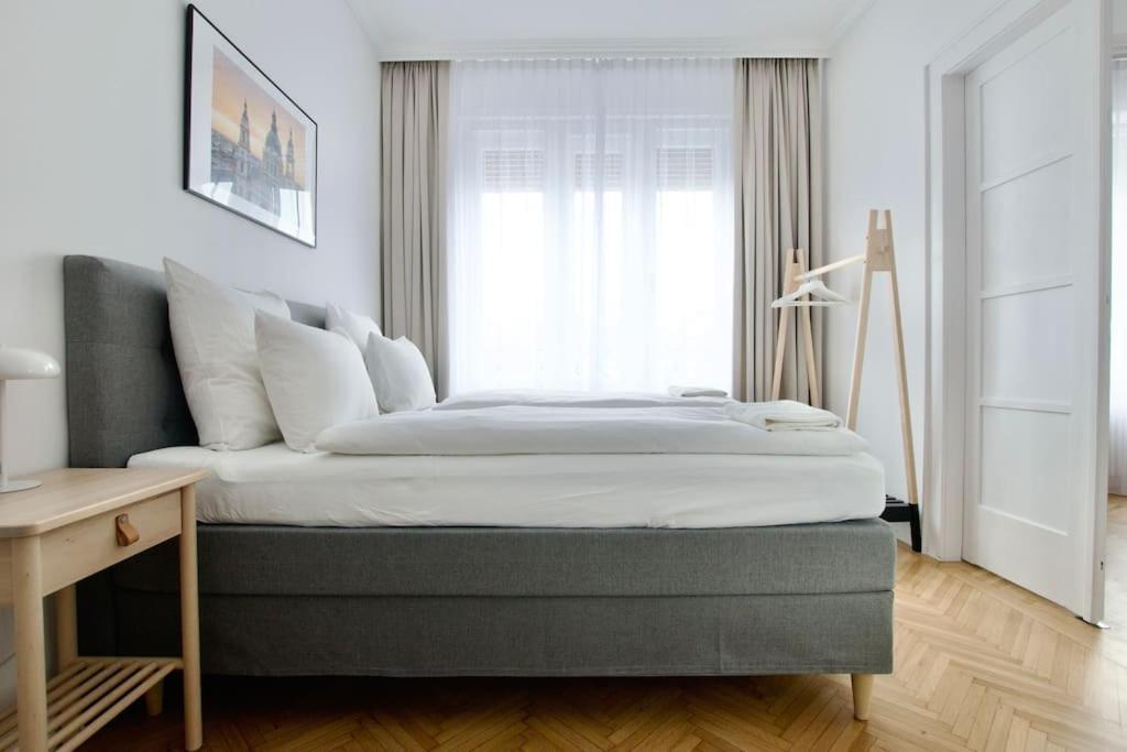 Premium Apartment By Hi - Central 2 Bedroom - Best View Budapeszt Zewnętrze zdjęcie