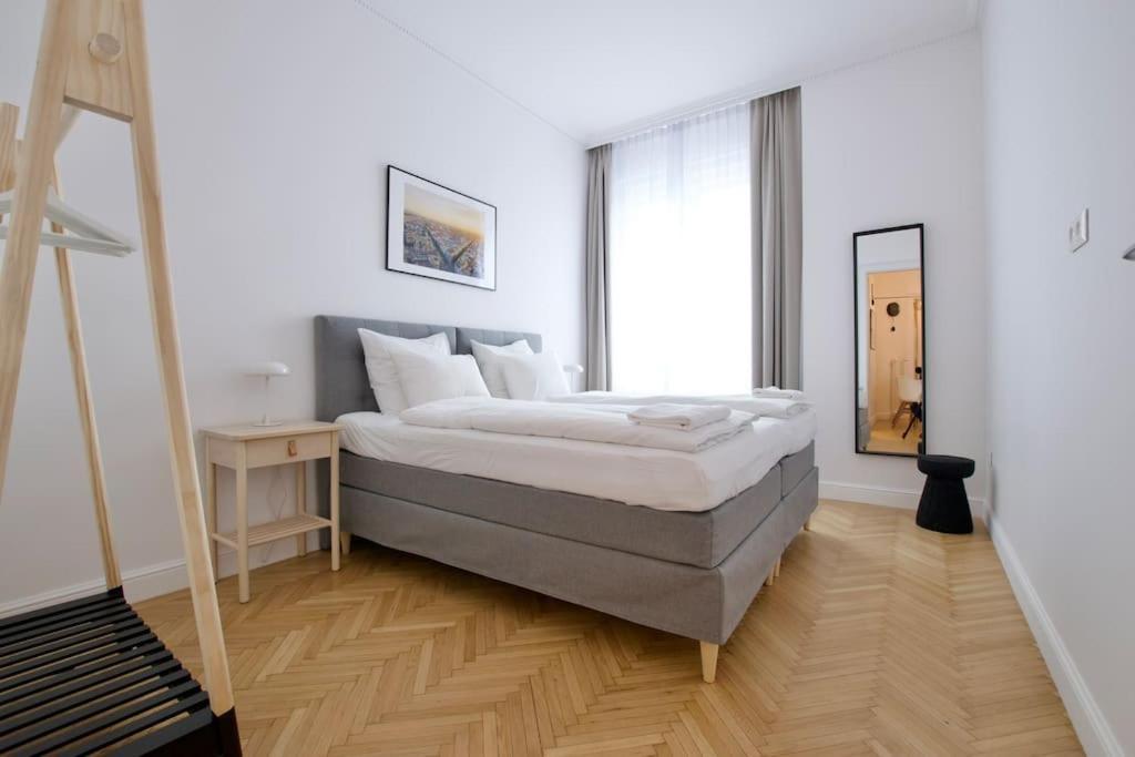 Premium Apartment By Hi - Central 2 Bedroom - Best View Budapeszt Zewnętrze zdjęcie