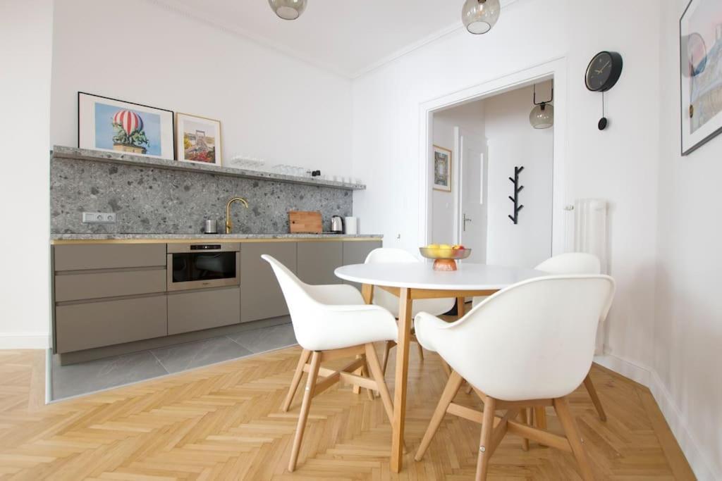 Premium Apartment By Hi - Central 2 Bedroom - Best View Budapeszt Zewnętrze zdjęcie