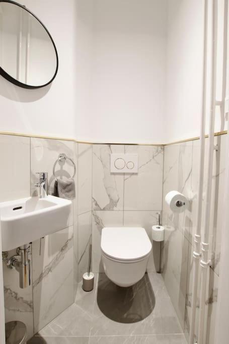 Premium Apartment By Hi - Central 2 Bedroom - Best View Budapeszt Zewnętrze zdjęcie